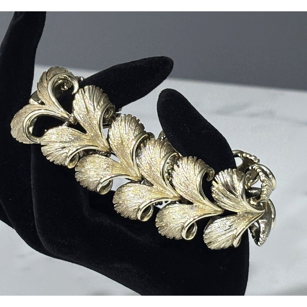 Vintage Lisner Bracelet Chunky Wide Gold Tone Statement Leaf Link Textured 7"